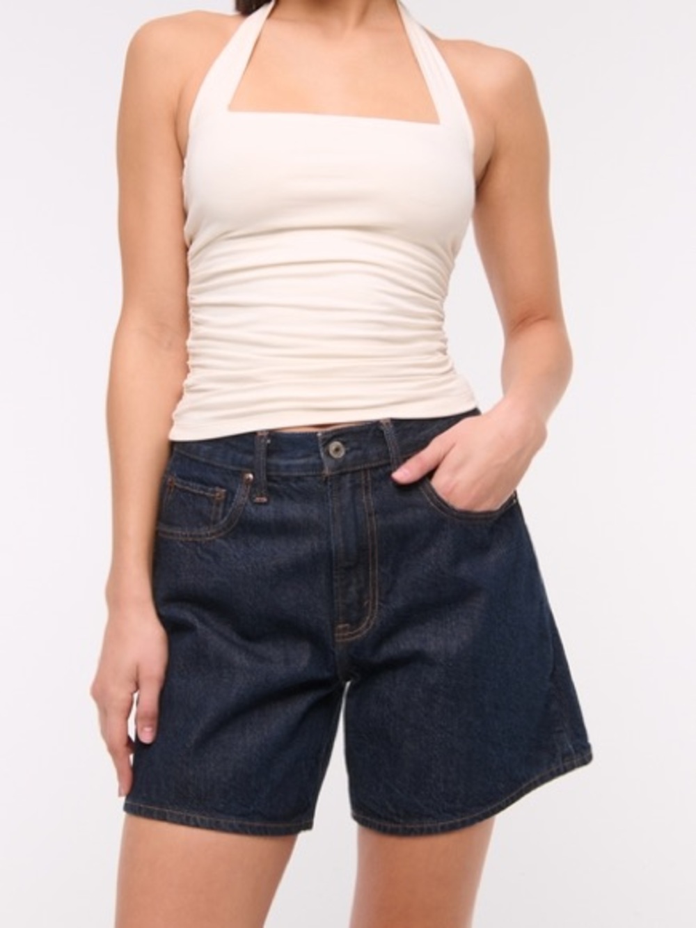 Abercrombie and Fitch High rise loose denim shorts in rinse
Size 27